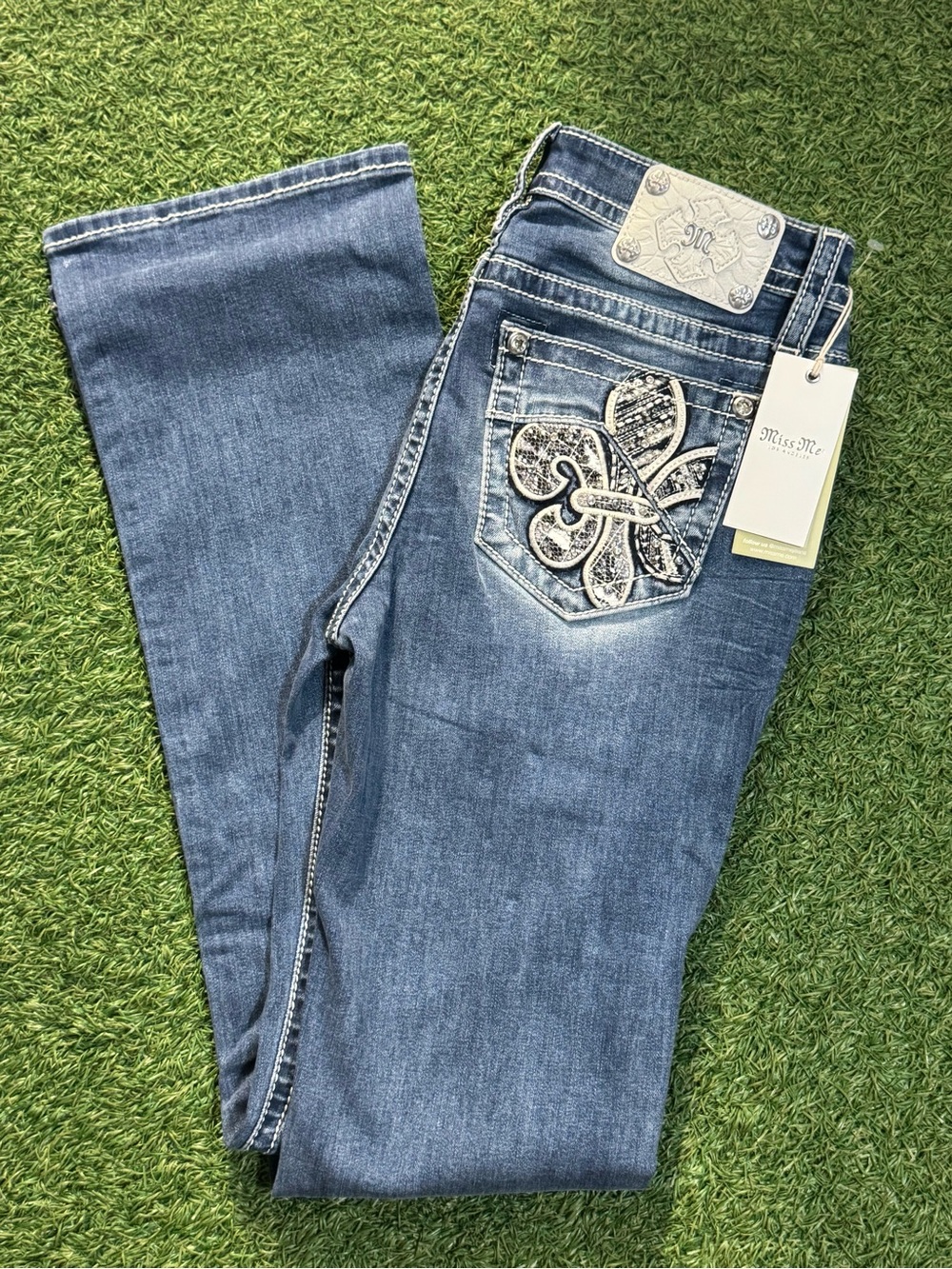 Miss Me Jeans Mid-Rise Bootcut Size 29x34 M940SLB Med Blue - NWT